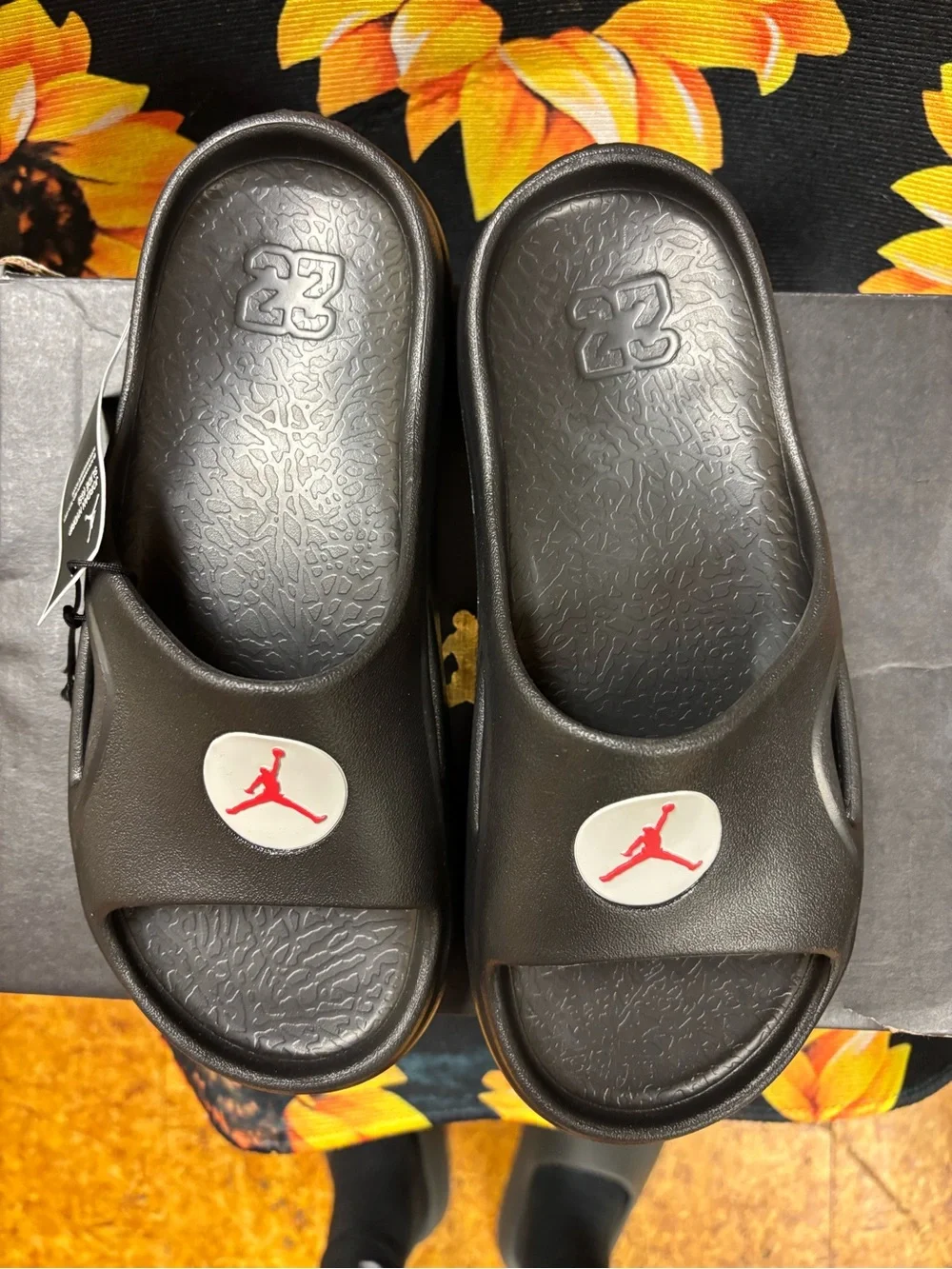 Men’s NWT Jordan slides Sz 7Y